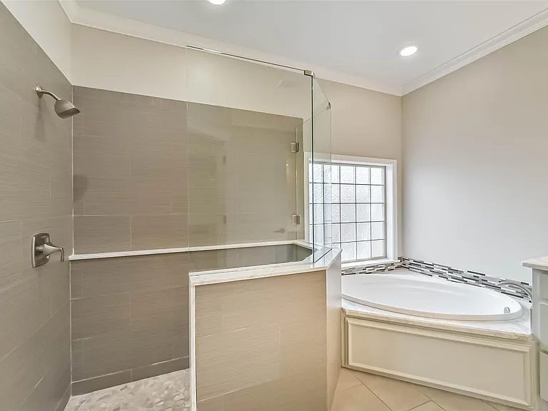 1317 Chantilly Ln — Photo 25