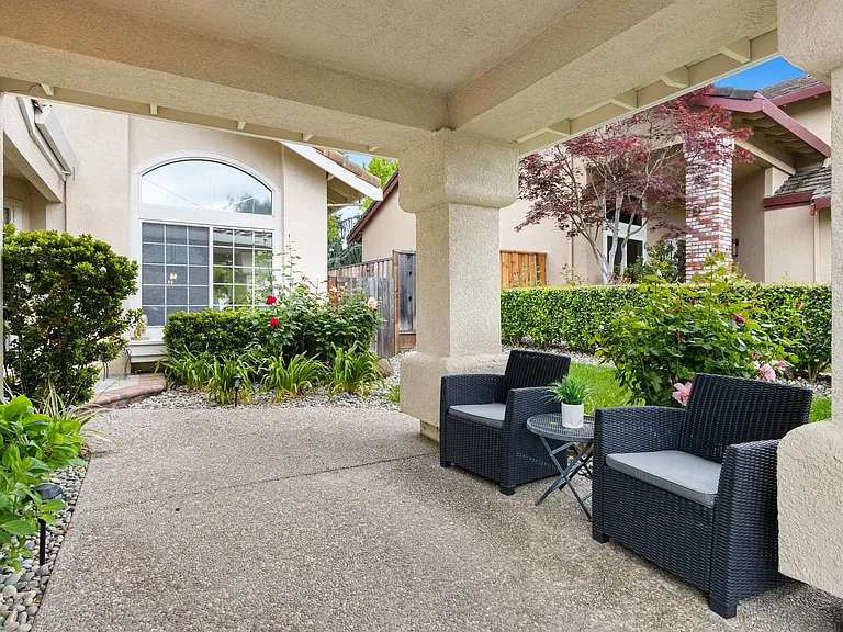 66 Edgegate Ct — Photo 4