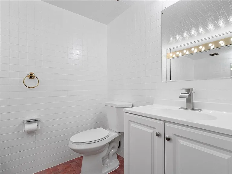1240 SW 14th Ave — Photo 10