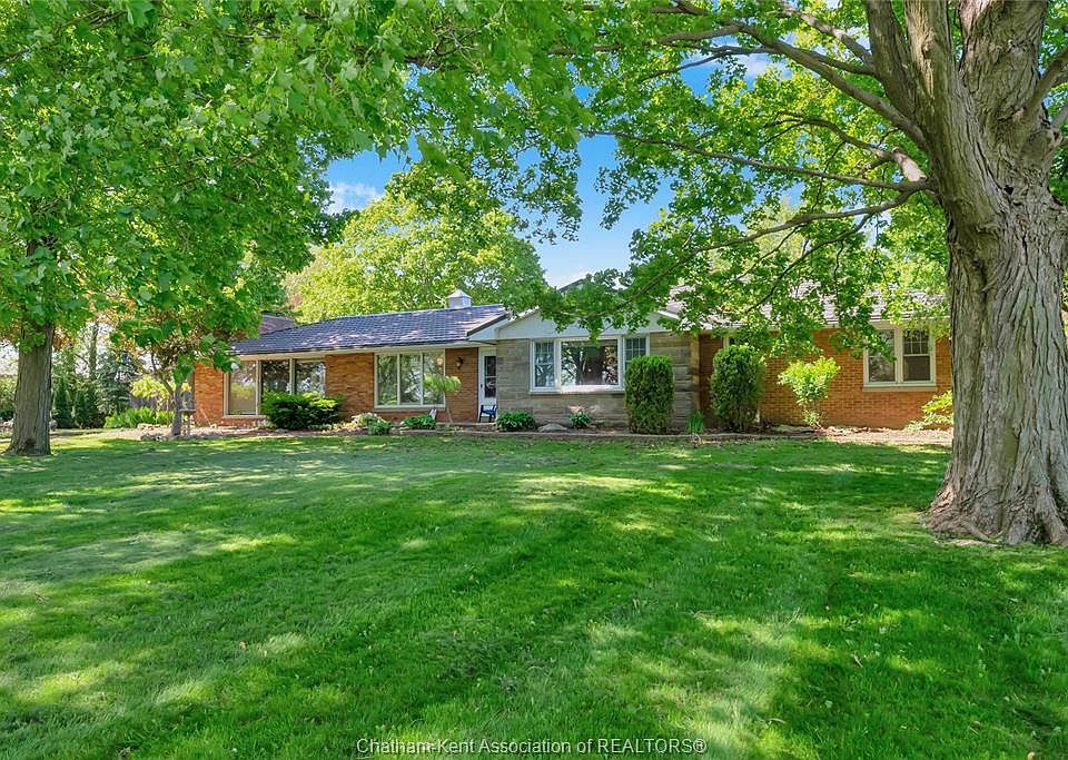 1st image of 20928 Victoria Rd