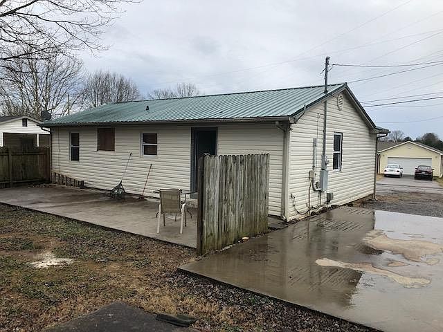 2nd image of 304 Leatherwood Dr