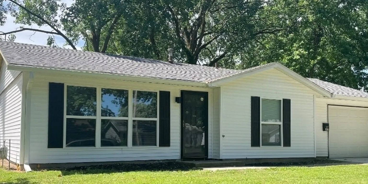 North End- 3 bed, 1 bath- A/O schools! — Photo 2