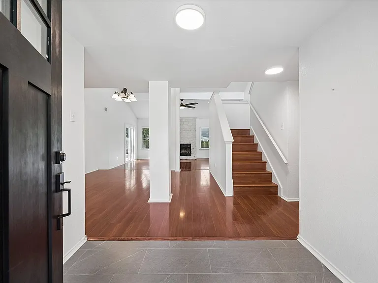 2609 Monarch Dr — Photo 2