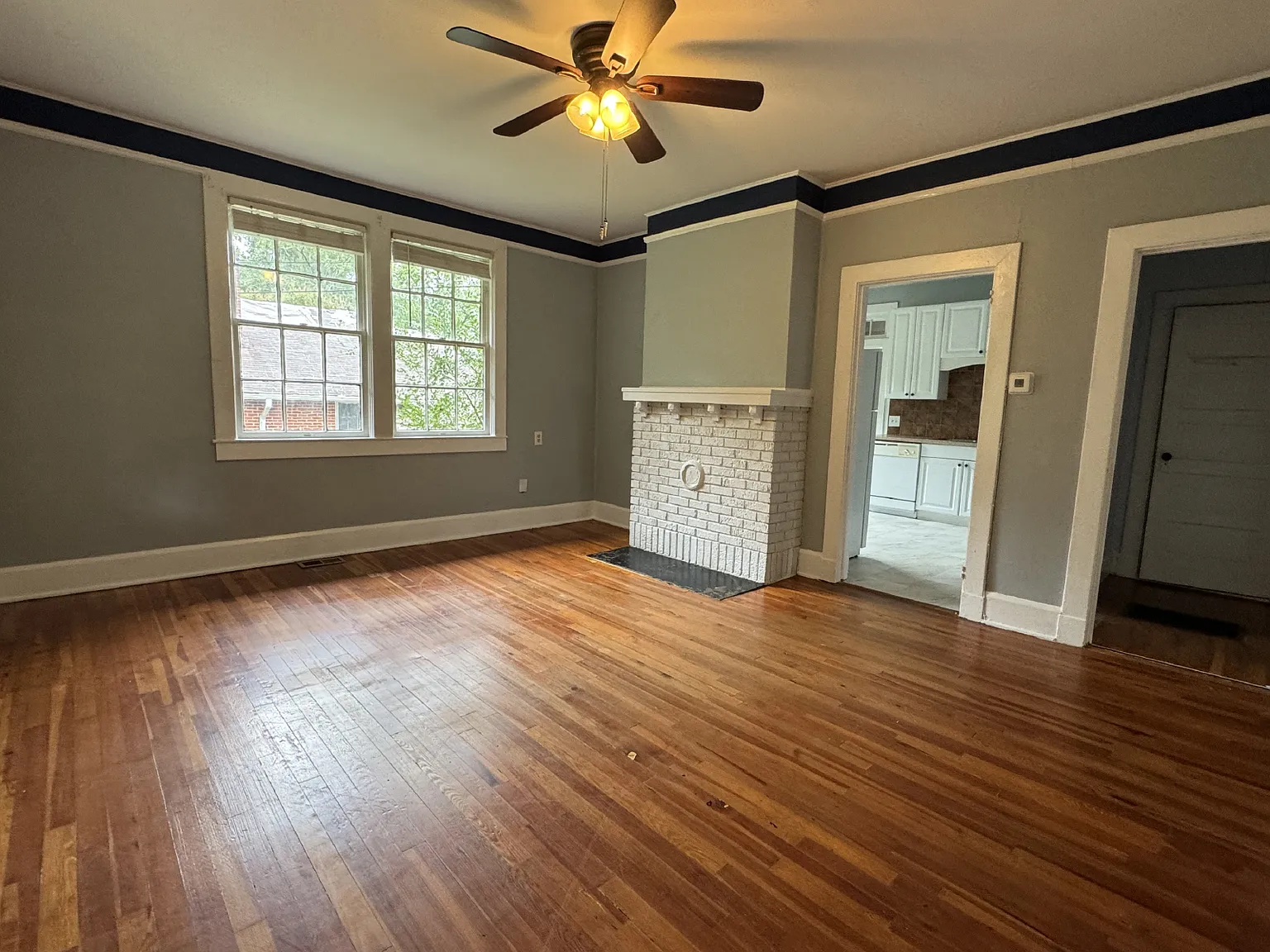 2 bed, 1.0 bath, 896 sqft, $1,490 — Photo 3