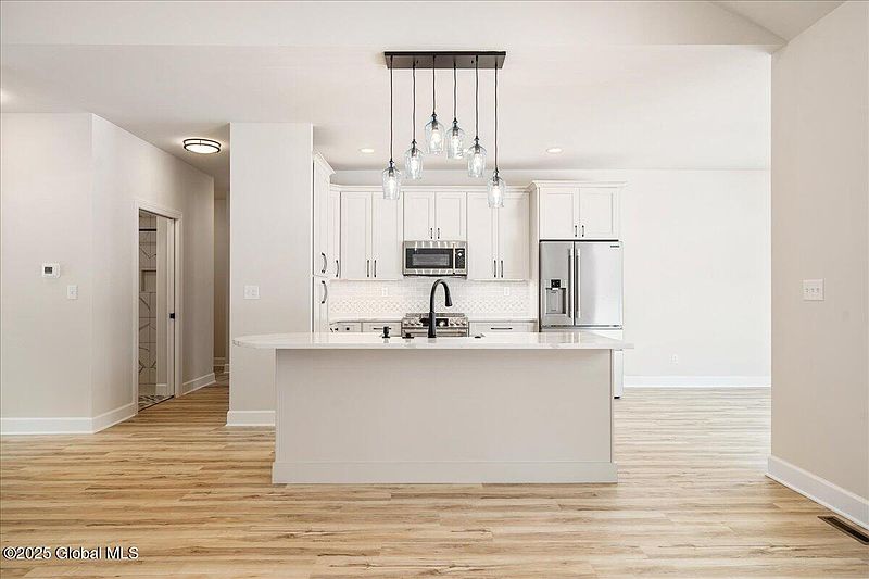 4th image of 23 Hunter Court