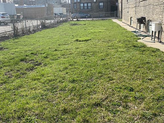 5th image of 6414 N Francisco Ave