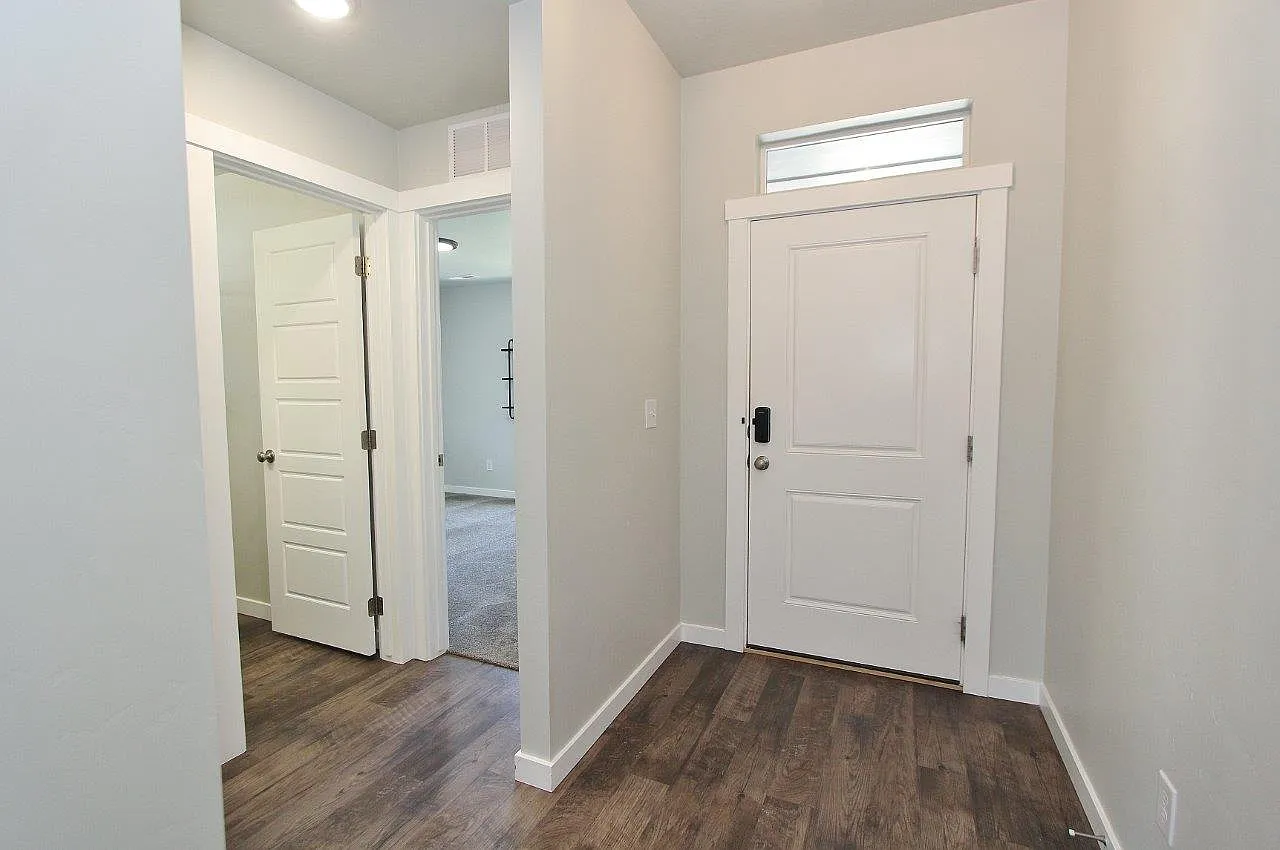 4 bed, 1860 sqft, $2,600 — Photo 2