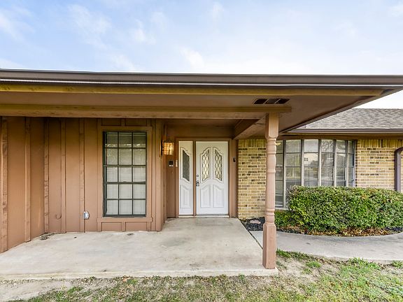 2nd image of 517 Kings Gate Rd