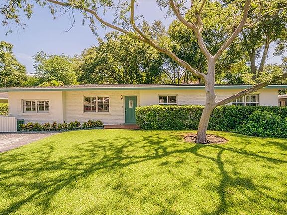3rd image of 521 Davis Blvd