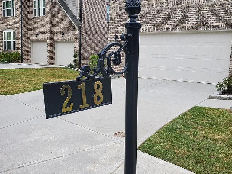 218 Hamlet Dr — Photo 2