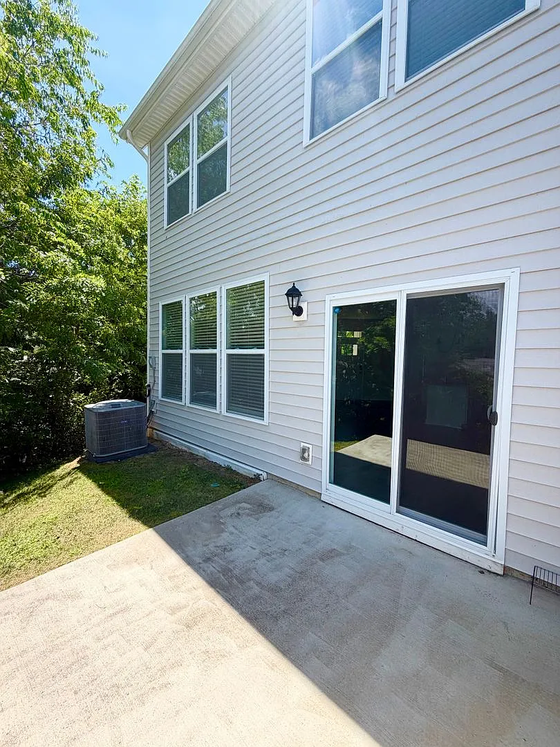 Spacious 3 Bedroom/ 2 Bath townhouse w/office for rent in Fountain Park, convenient Asheville loc... — Photo 4