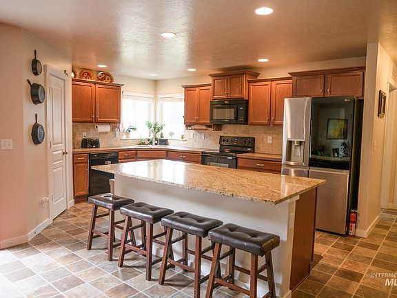 3rd image of 1997 N Rosedust Dr