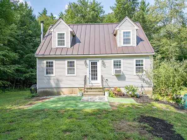 44 West St, Pepperell, MA 01463