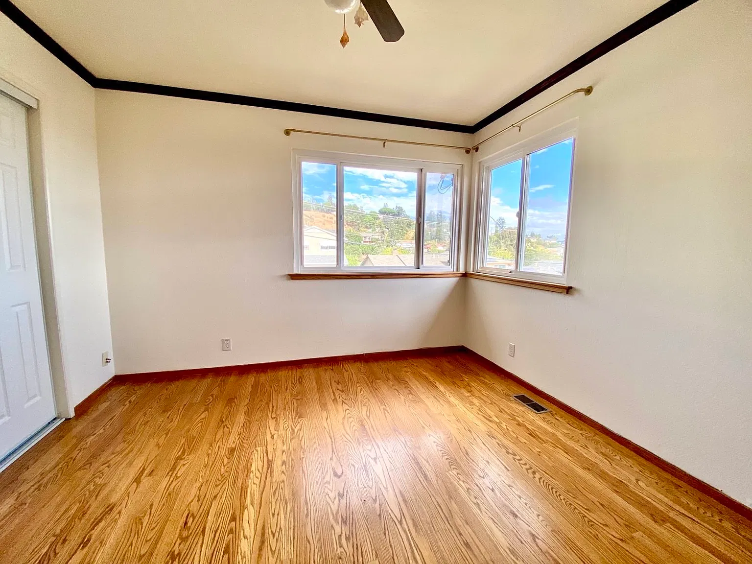 3654 Arcadian Dr — Photo 4