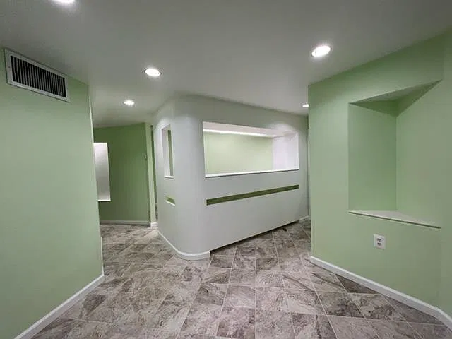 220 East 30th Street — Photo 4