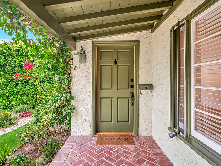 546 S Beachwood Dr — Photo 39