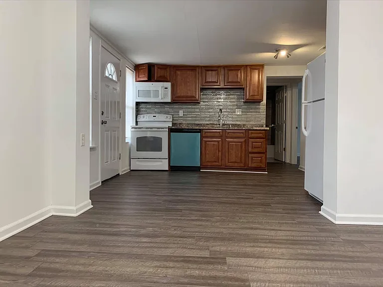 7636 Elton St — Photo 3