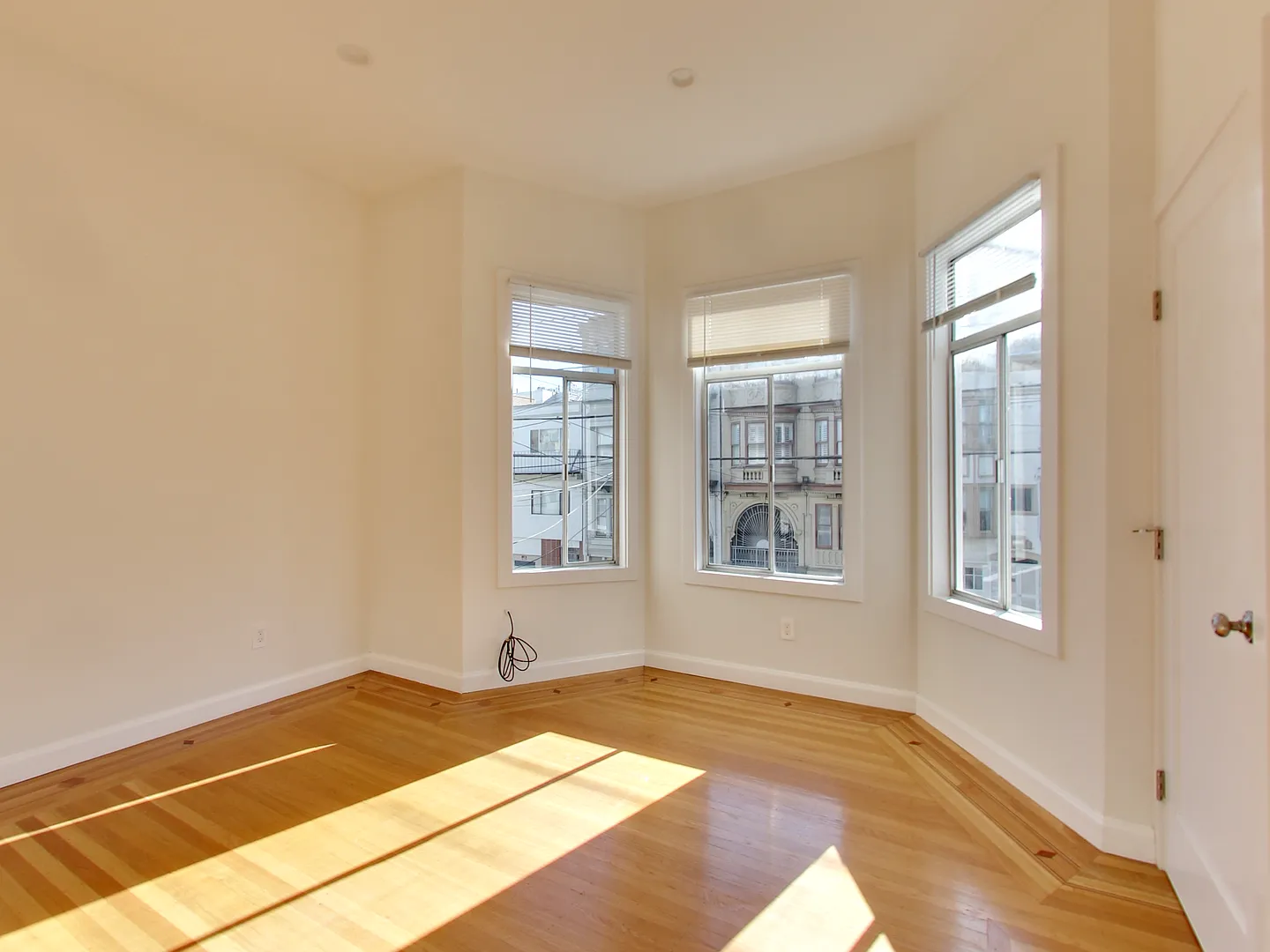 4 bed, $10,995 — Photo 1