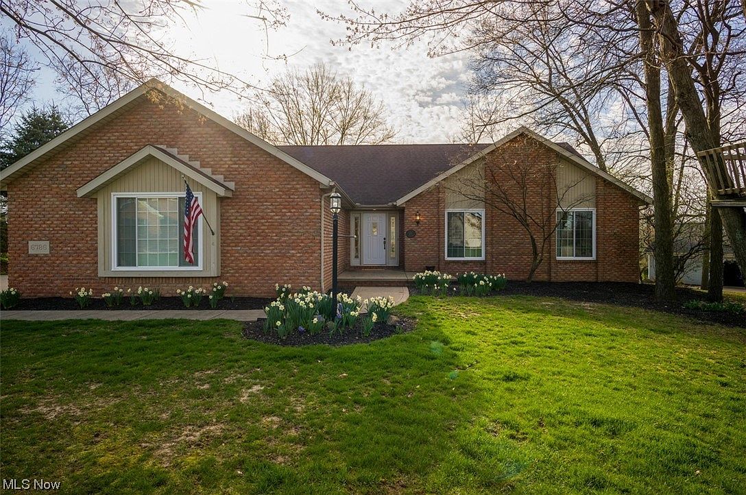 6786 Thornwood St NW, Canton, OH 44718 Zillow