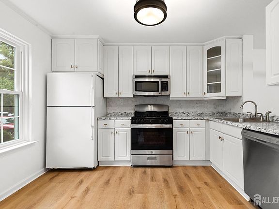 5th image of 206 Ash Ct