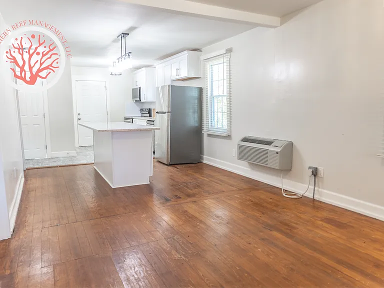 1107 W 40th St — Photo 3