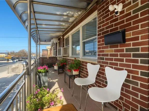 923 East 85th Street image 4 of 21