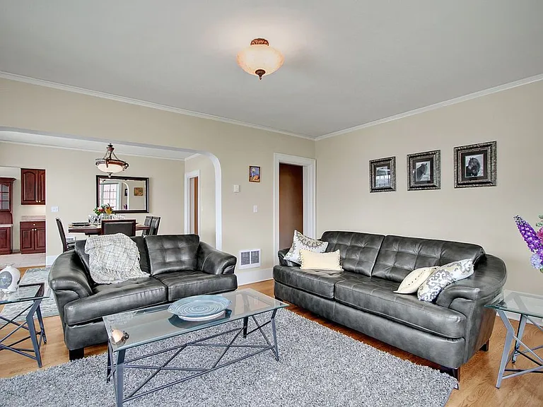 Townhouse Apartments — Photo 23
