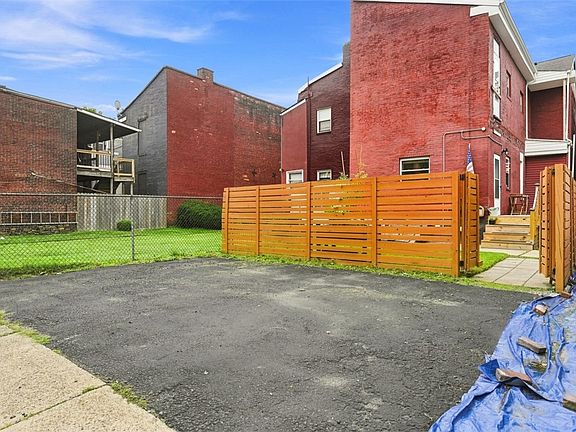 2nd image of 117 44th St