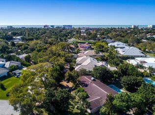 671 Pine Ct, Naples, FL 34102