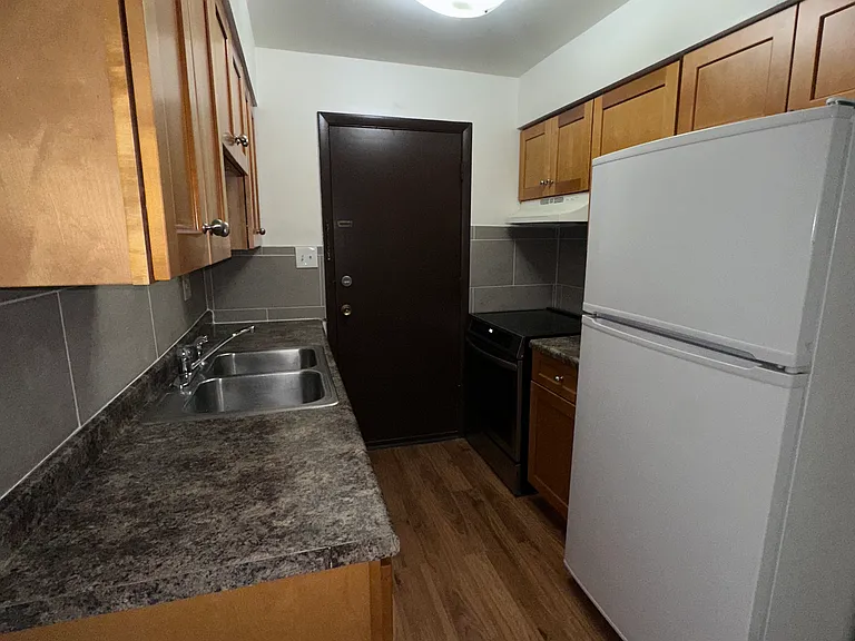 2148 E 175th St #4 — Photo 4