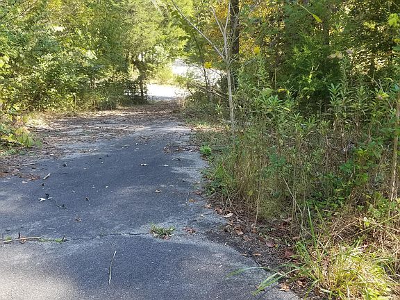 4th image of 2728 Highway 39e