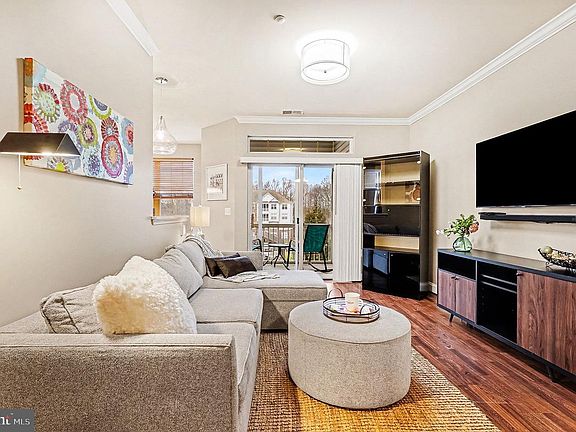 5th image of 1601 Martha Ct Unit 304