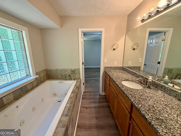 285 Lakeshore Dr — Photo 23