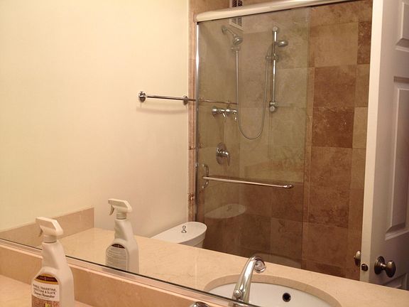 4th image of 2036 N Larrabee St #300