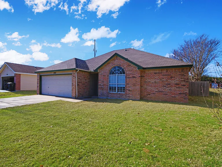 1502 Cedar Ln — Photo 3