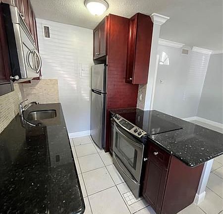 4th image of 1311 NE 18th St APT 107