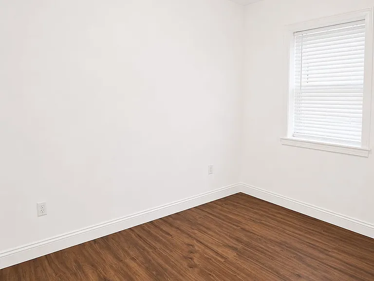 814 Edson St — Photo 5