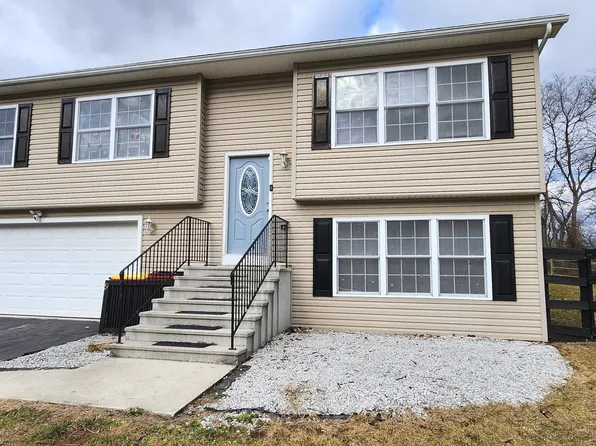 9 Camelot Ln, Newville, PA 17241
