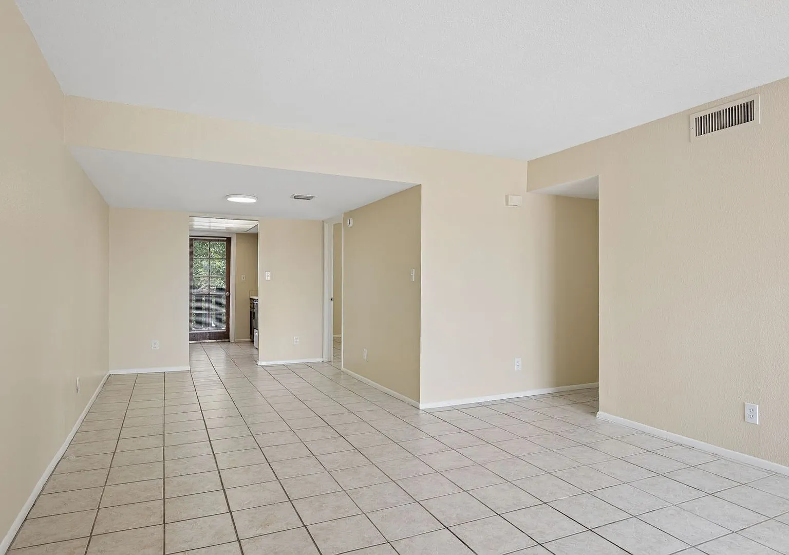 Hampton Ave #216 1927 E — Photo 3