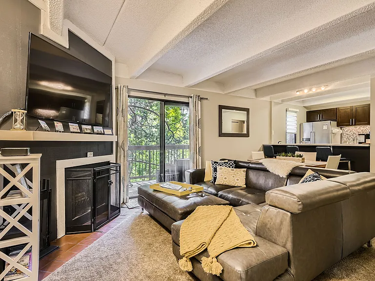 222 Creekside Dr #204A — Photo 1