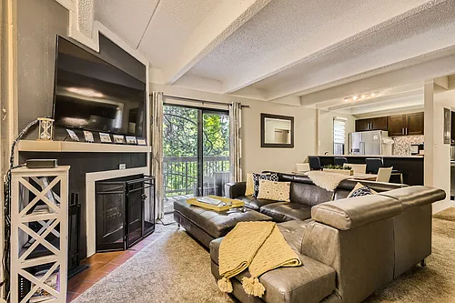 222 Creekside Dr #204A Photo 1