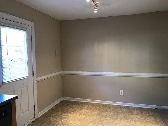 2nd image of 404 N Chesire Ct