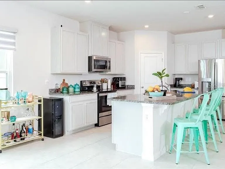 5547 Toulouse Ln — Photo 2