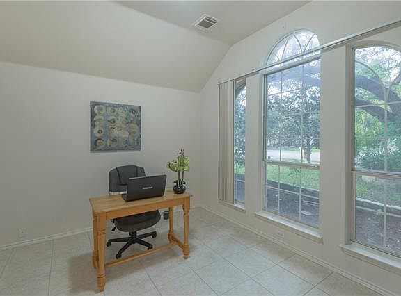 4th image of 11213 Jockey Bluff Dr