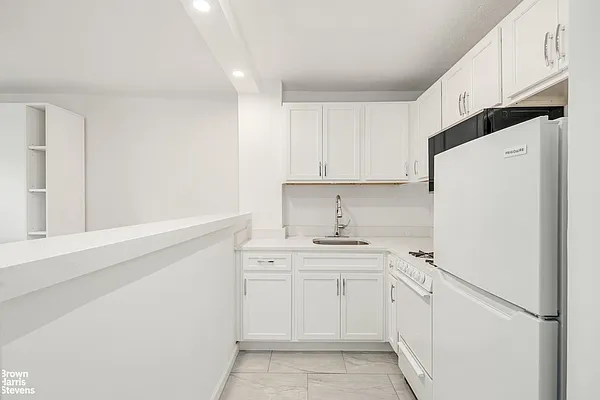 Rented by Brown Harris Stevens | media 4