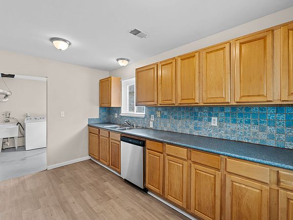 4th image of 13417 Sarsfield Ave