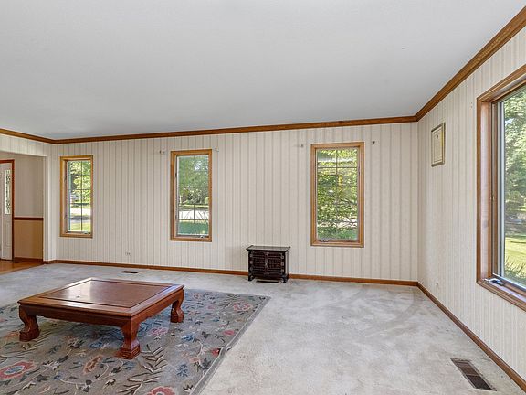 3rd image of 333 Greenwood N