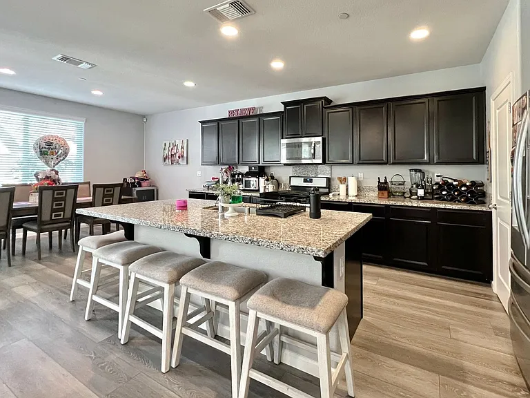 264 Blenheim Ct — Photo 4