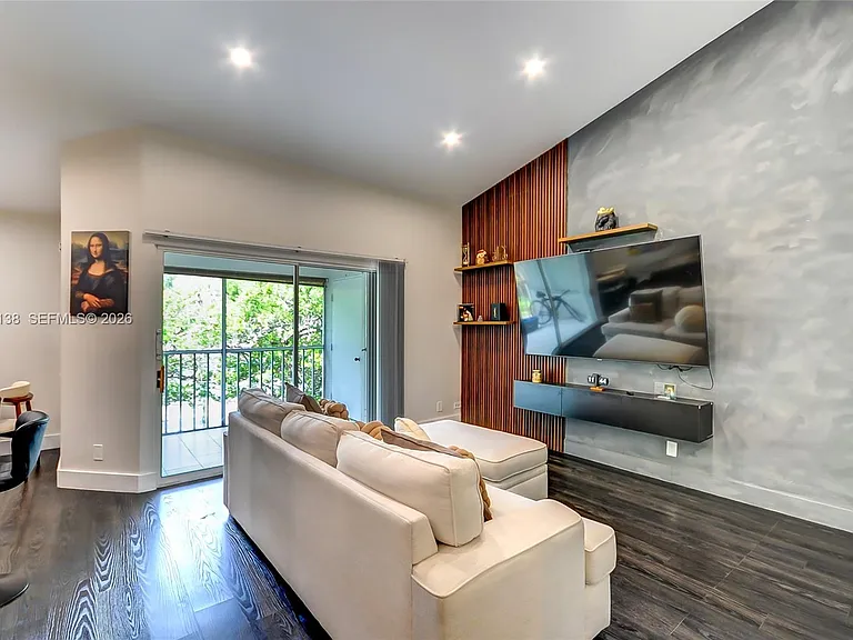 14014 SW 91st Ter #14014 — Photo 2