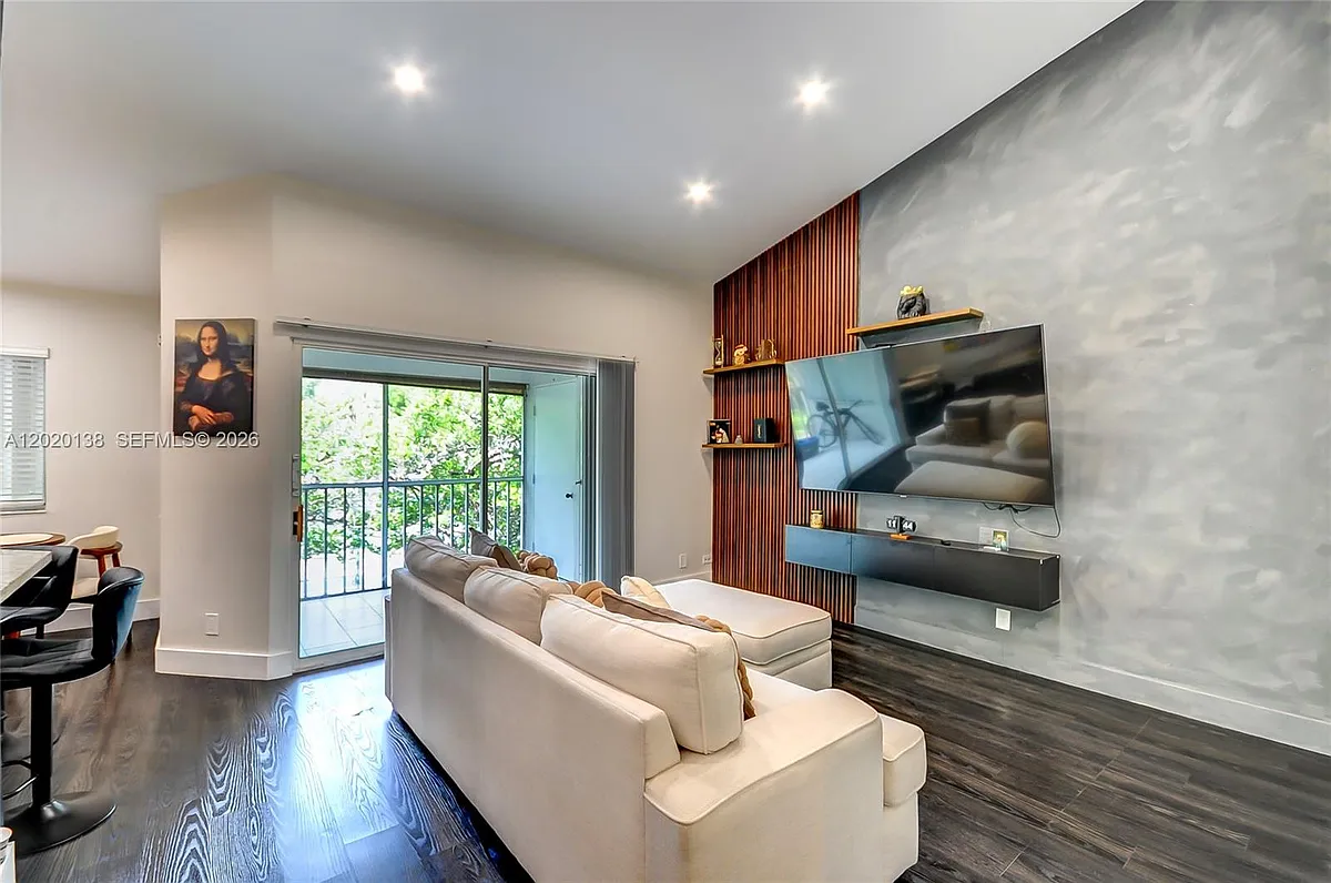 Building Photo - 14014 SW 91st Ter #14014